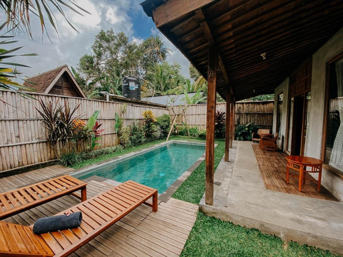 Sarini Villas 博拉巴图 外观 照片